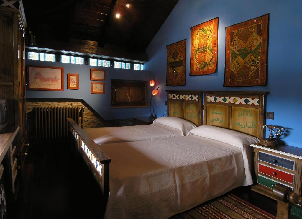Casona El Gurugu Otel Luarca Oda fotoğraf
