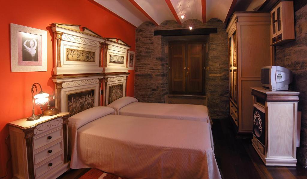 Casona El Gurugu Otel Luarca Oda fotoğraf